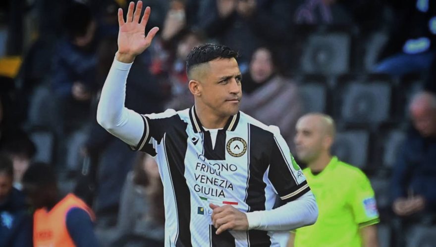 VIDEO – Así fue el doble palo que le negó el gol a Alexis Sánchez en su primer partido como titular en Udinese