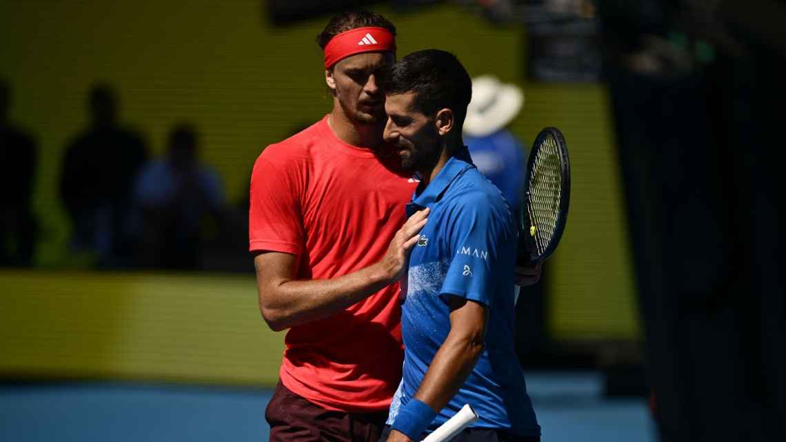 Djokovic abandona semifinal, choca público, e Zverev vai à decisão do Australian Open