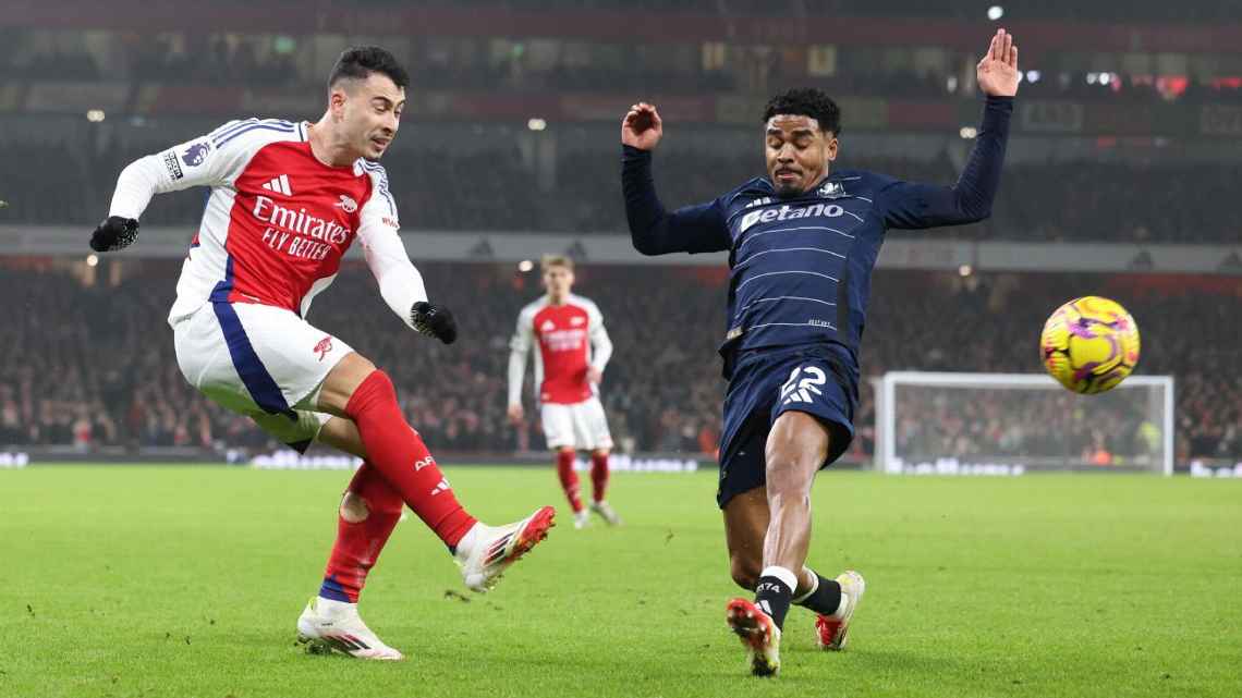 Arsenal abre 2 a 0, mas ‘derrete’, leva empate do Aston Villa e vê Liverpool ampliar vantagem na liderança