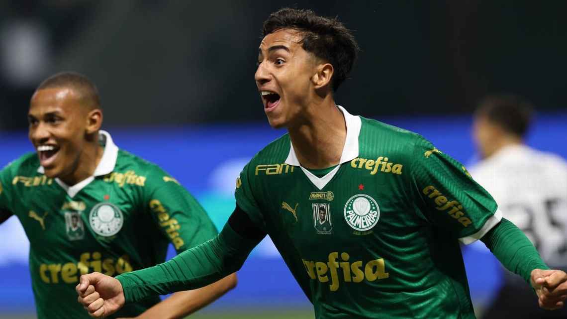 Abel pede para Palmeiras segurar Vitor Reis até o Mundial de Clubes, diz Pascoal