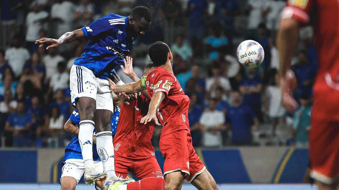 Cruzeiro faz estreia oficial na temporada um dia após clássico nos EUA e bate Tombense com gol de Bolasie no Mineiro