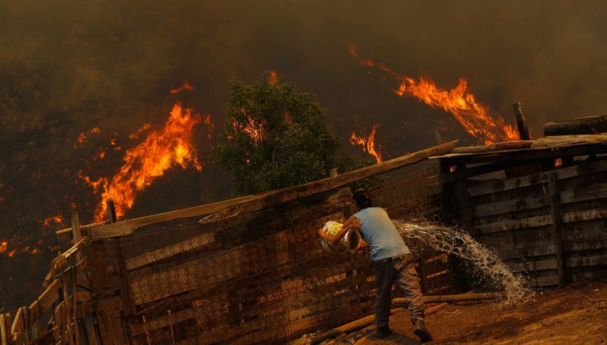 “Los procesos de reconstrucción son complejos”: Tohá reconoce lento avance tras megaincendio de Valparaíso