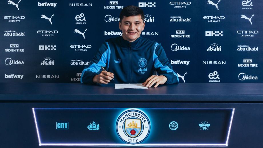 Manchester City paga mais de R$ 250 milhões e oficializa contratação do zagueiro Abdukodir Khusanov, ex-Lens