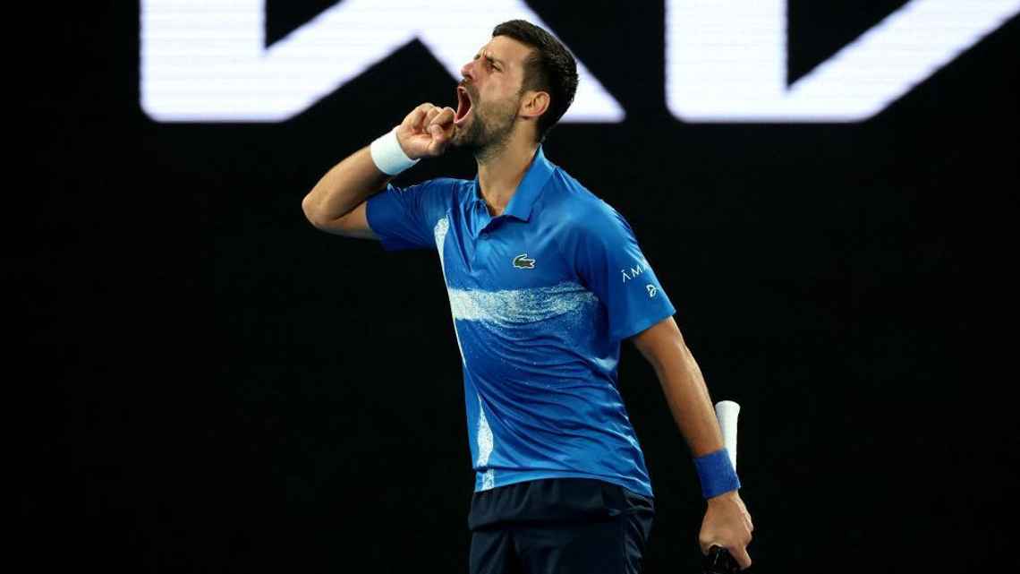 Djokovic flerta com surpresa, mas supera ‘golden boy’ na experiência e avança no Australian Open