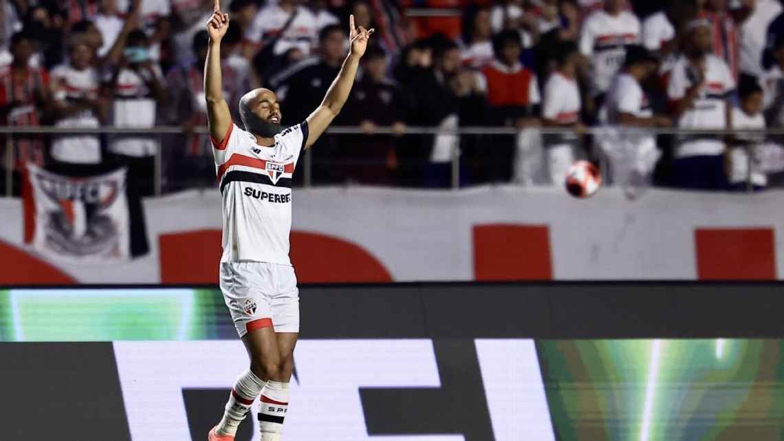 Após atuação de gala em São Paulo x Corinthians, Lucas diz que sonha com volta à seleção brasileira: ‘Sempre foi meu objetivo’