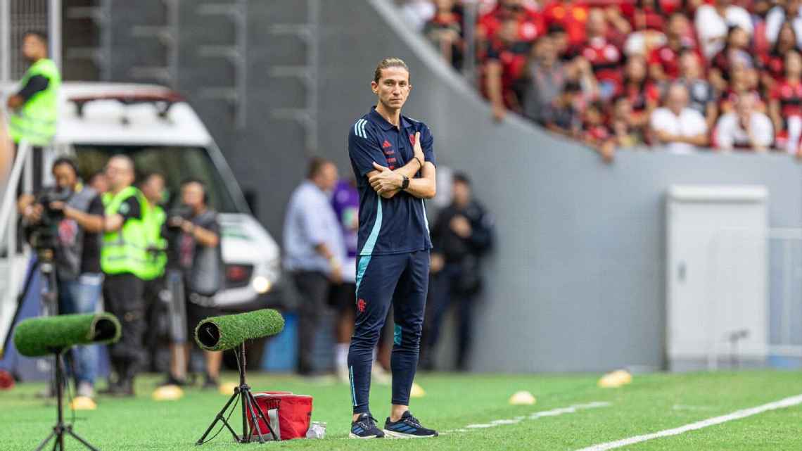 Filipe Luís ‘repete’ Tite e detona bola do Carioca: ‘É horrível’