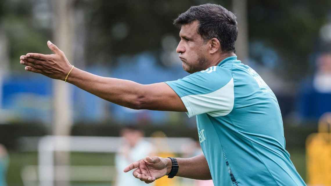 Quem é o técnico interino que vai comandar o Cruzeiro após a saída de Fernando Diniz