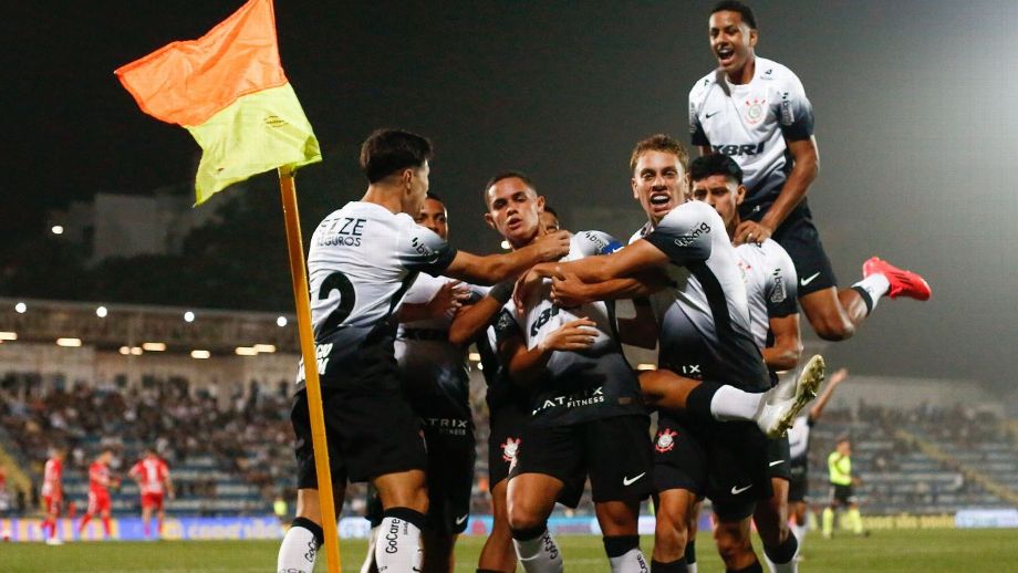 Corinthians é expulso do Movimento dos Clubes Formadores por acusação de aliciamento, e times ameaçam boicotar torneio