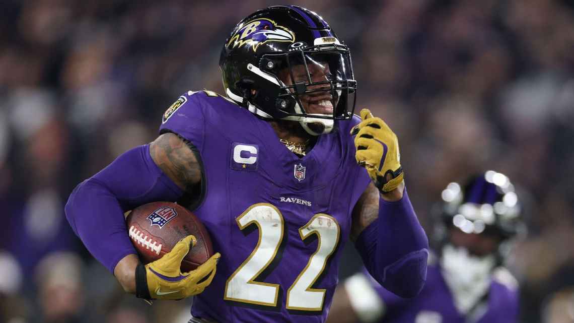 Derrick Henry brilha, anota dois touchdowns, e Baltimore Ravens elimina Pittsburgh Steelers nos playoffs da NFL