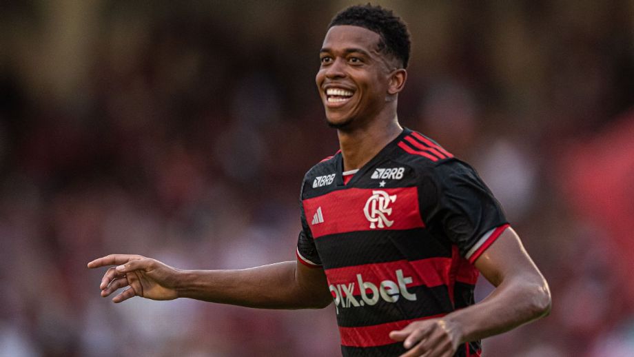 Carlinhos deixa futuro em aberto no Flamengo e afirma: ‘Ninguém caiu aqui de paraquedas’