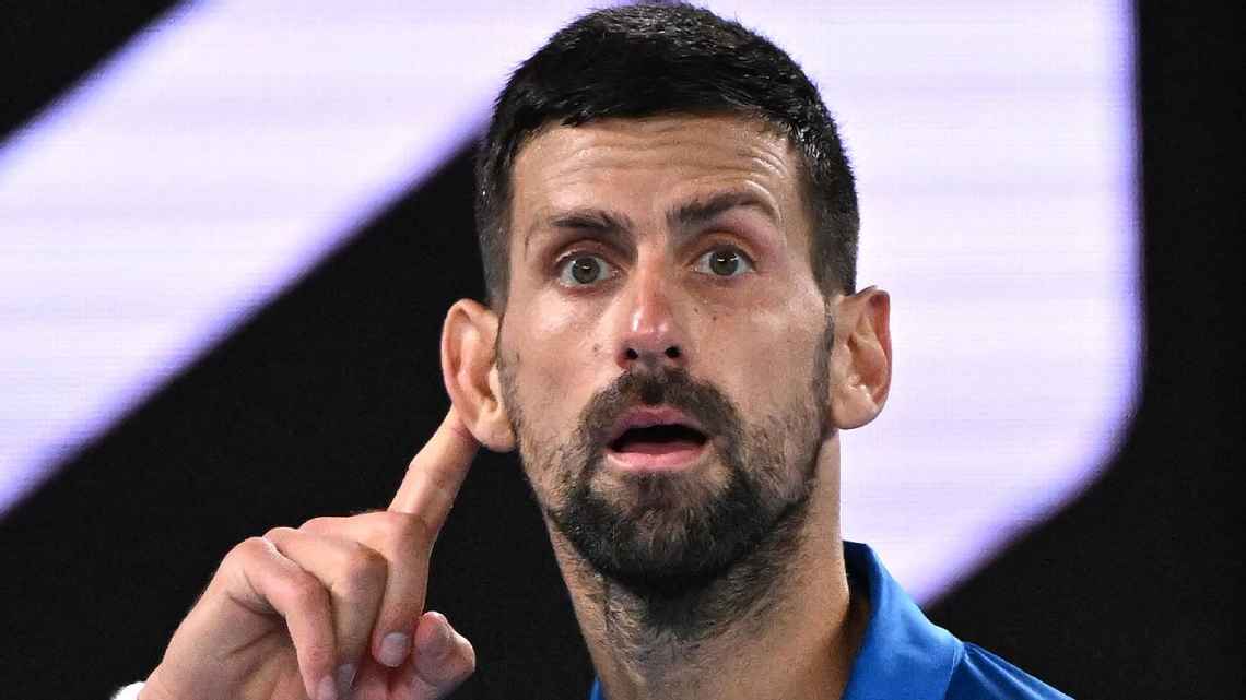 Djokovic provoca torcida, vira sobre Alcaraz com show de tênis e vai à semifinal do Australian Open