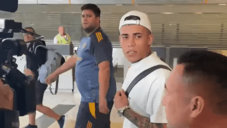 Ayrton Costa llegó al país para ser refuerzo de Boca: “Es un paso muy importante en mi carrera”