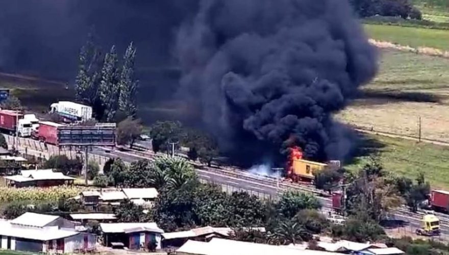 VIDEO – Colisión e incendio de camiones en Ruta 78 deja al menos un fallecido