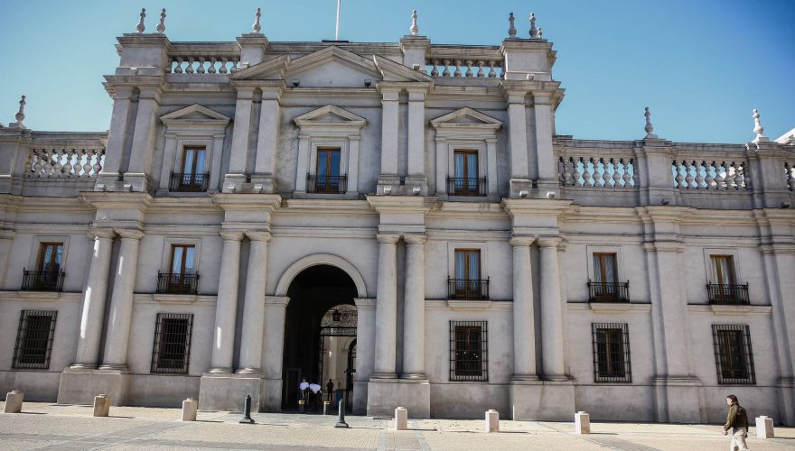 La hipótesis que se maneja tras la muerte de un carabinero en La Moneda