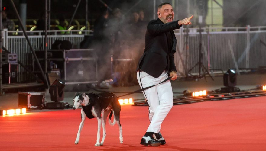 VIDEO – “¡Galgos libres!”: el mensaje animalista de Neme en el inicio de la Gala de Viña 2025