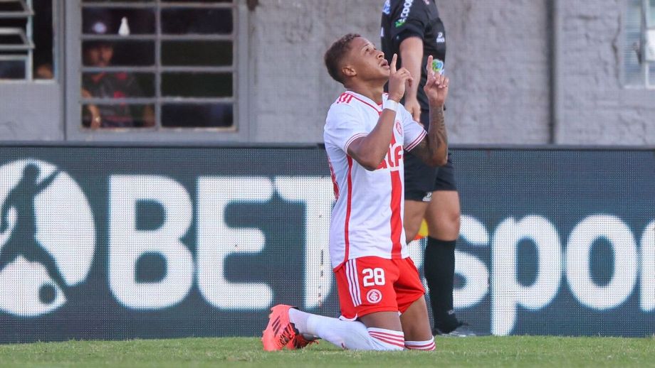 Com brilho de Vitinho, Inter vence Caxias e se aproxima da final do Gaúcho