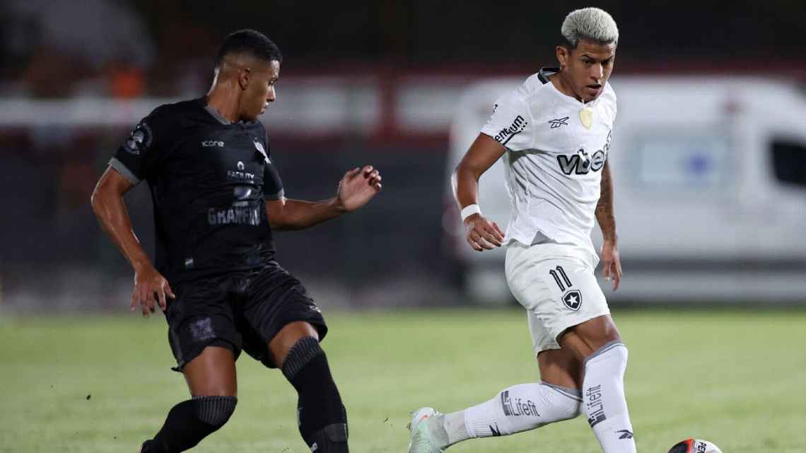 Botafogo consegue gol na ‘bacia das almas’, vence o Nova Iguaçu e volta ao G-4 do Carioca