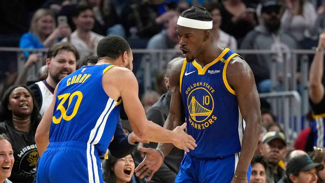 Warriors mantêm embalo de fevereiro e atropelam os Mavs em dia de aposentadoria da camisa de Iguodala