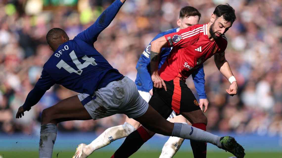 United busca empate após levar 2 a 0 do Everton, que sai na bronca por polêmica no VAR