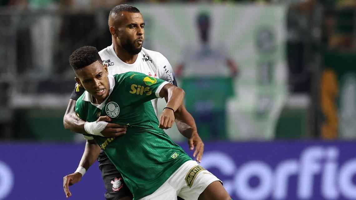 Estêvão perde pênalti, segue sem gol em clássicos e deixa Palmeiras x Corinthians chorando