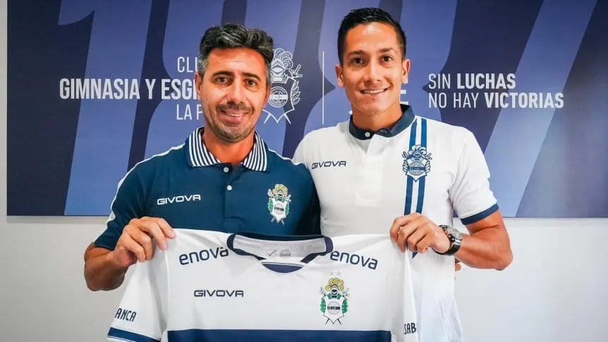 Gimnasia presentó a su noveno refuerzo pero sigue sin entrenador