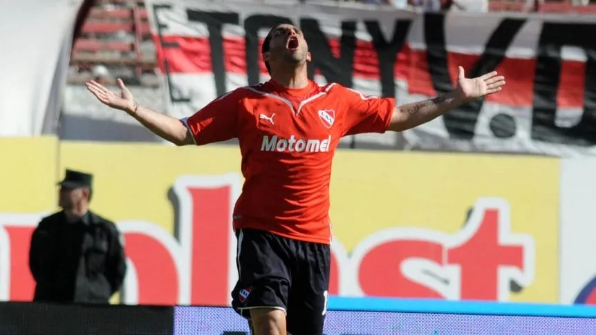 Cómo era el fútbol argentino la última vez que Independiente venció a River en el Monumental