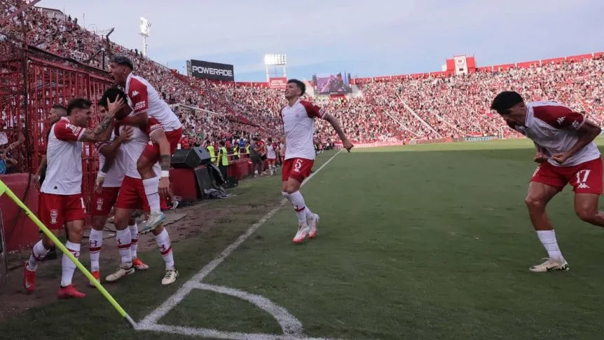 Huracán golpeó en el inicio y en el final a San Lorenzo: los goles de Pereyra y Cabral