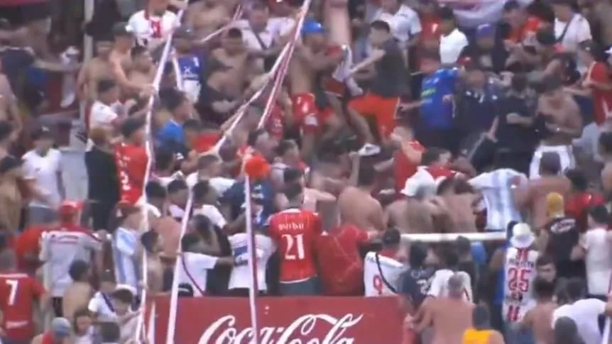 Incidentes en el clásico: los hinchas de Huracán, a las piñas antes del partido frente a San Lorenzo