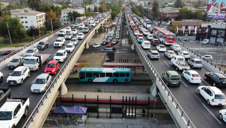 Desvíos, más frecuencia de trenes en Metro y buses: todo lo que tienes que saber para el Súper Lunes