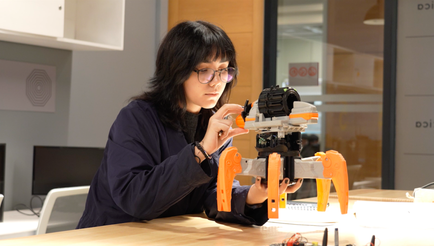 Más mujeres ingresan este año a estudiar carreras STEM