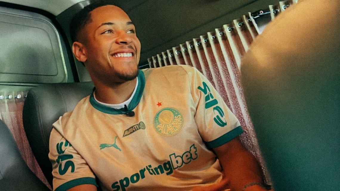 CEO diz que Betis queria permanência de Vitor Roque e lamenta saída: ‘Se não fosse o Palmeiras…’