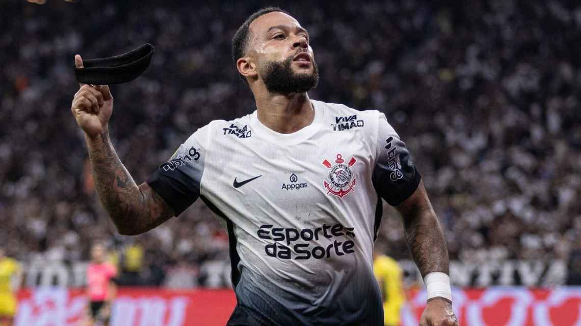 Memphis Depay explica homenagem a Neymar e já fala em Corinthians x Santos: ‘Espero vencer de novo’