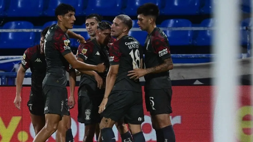 Huracán venció por 2-0 a Vélez por el Torneo Apertura: renunció Domínguez