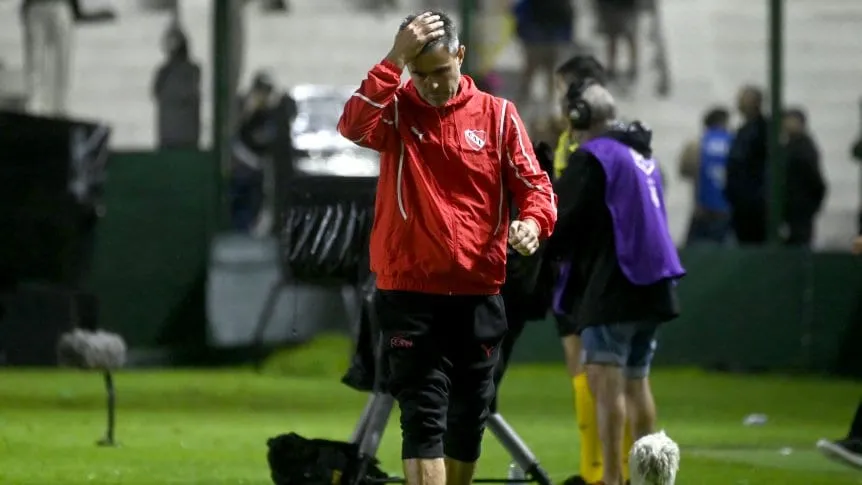 Vaccari se cruzó con los hinchas de Banfield antes de la suspensión del partido con Independiente