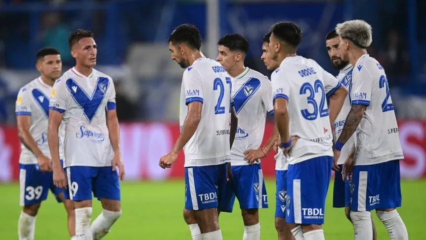 La tremenda racha de Vélez: cuatro lesionados en el primer tiempo contra Huracán