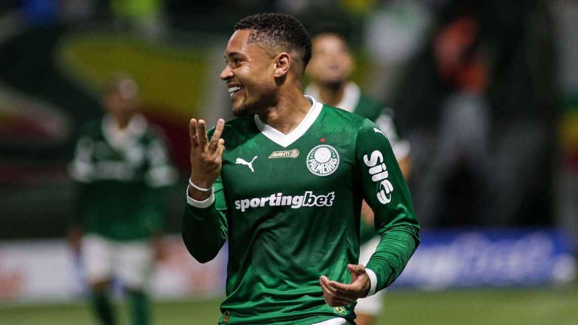 Vitor Roque dá show e faz três gols, Palmeiras atropela Inter em casa e chega com moral para a Libertadores