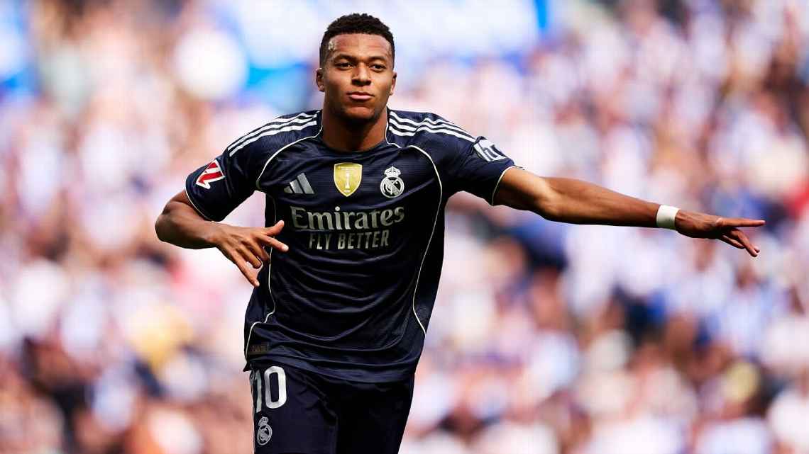 Com brilho de Mbappé, Real Madrid supera expulsão, vence Real Sociedad e segue 100% em LALIGA