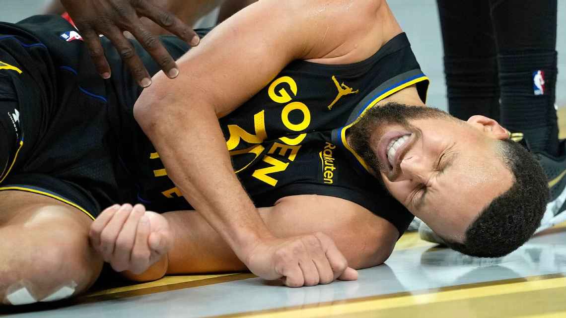 Curry sente lesão e vira preocupação para os Warriors na NBA