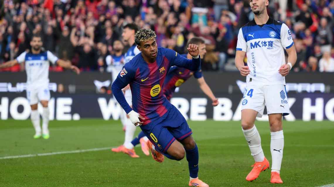 Barcelona leva susto, mas vira sobre o Alavés, vence no dia do aniversário e assume a liderança de LALIGA