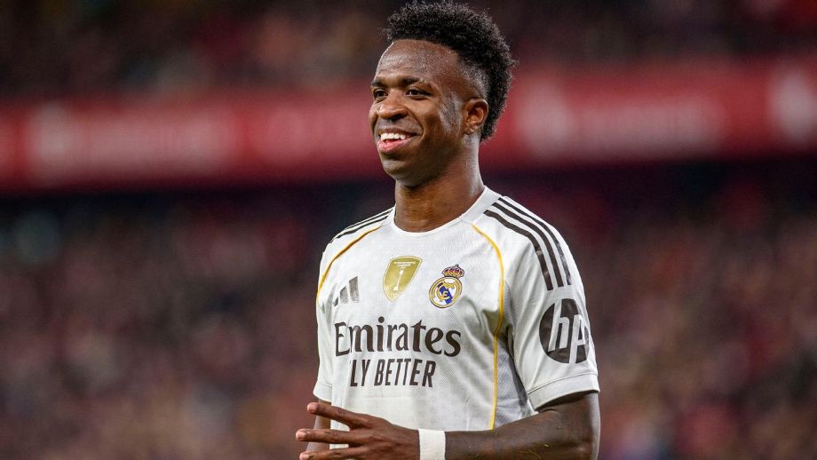 E se Liverpool buscar um substituto para Salah: de Vinicius Jr. a Raphinha, quais seriam as melhores opções no mercado