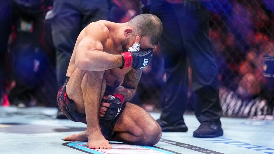Pantoja ‘choca o mundo’ com lesão em menos de 30 segundos e perde cinturão do UFC para sensação de 24 anos