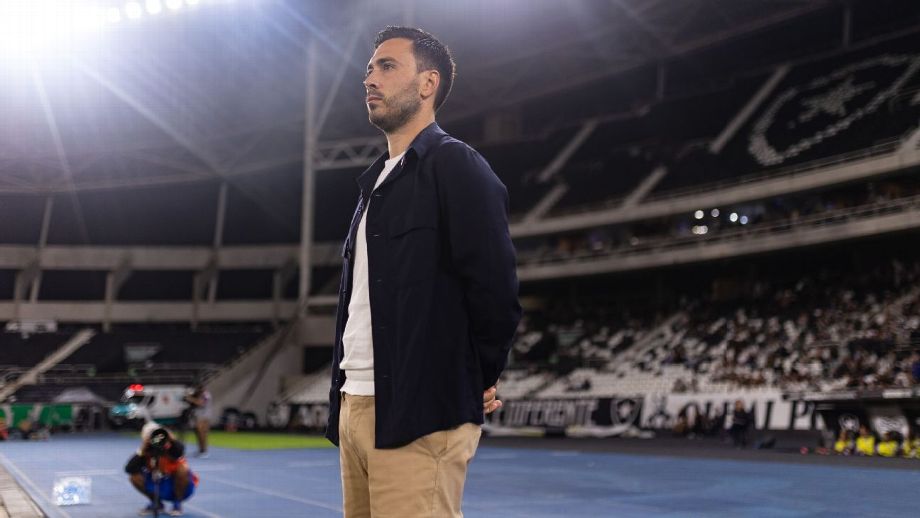 Botafogo anuncia saída de Davide Ancelotti e vai em busca de novo técnico para 2026