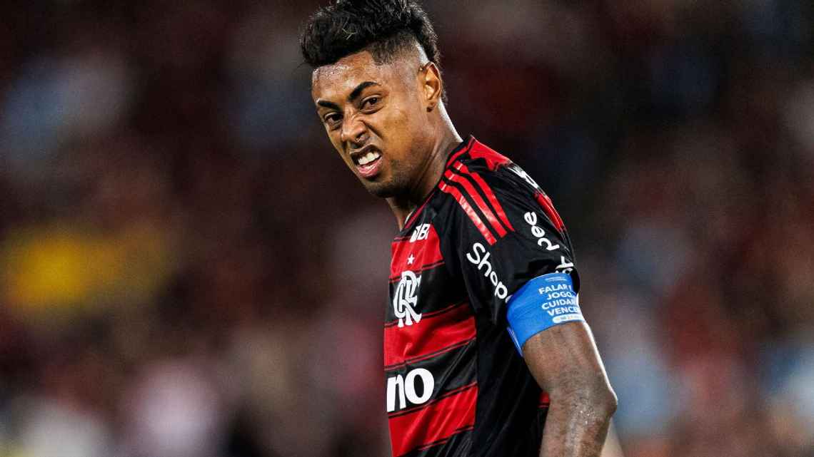 Justiça do DF torna Bruno Henrique réu por estelionato; defesa de atacante do Flamengo fala em indignação e equívoco