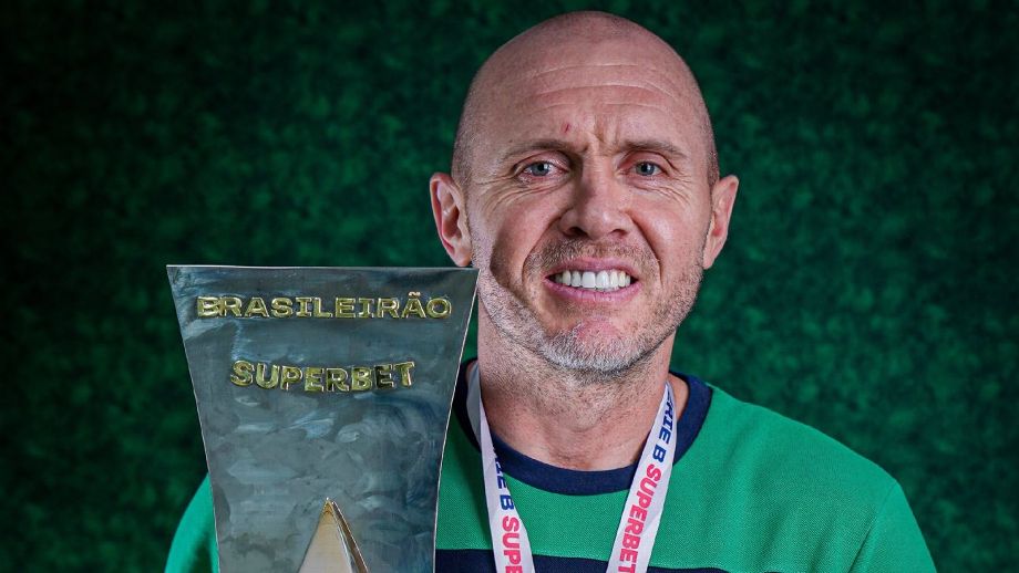 Ceará fecha a contratação do técnico Mozart, campeão da Série B com o Coritiba