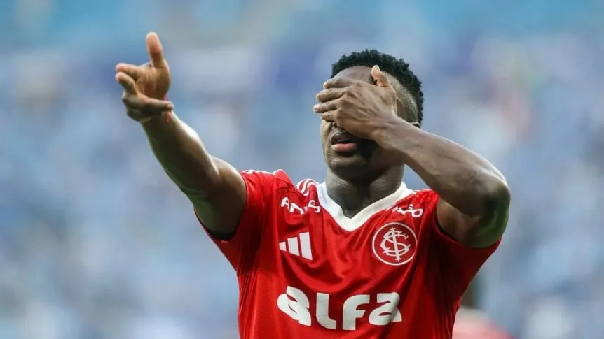 Johan Carbonero salvó a Inter de Porto Alegre del descenso y debe volver a Racing