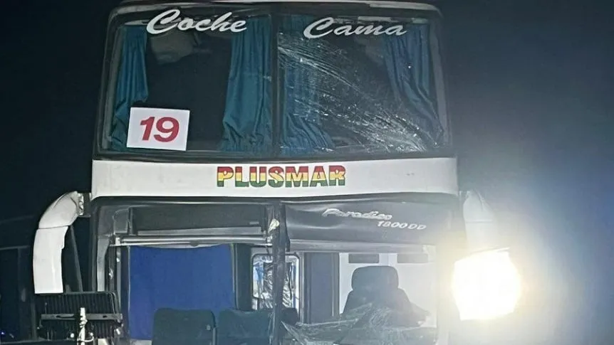 Chocaron tres micros de hinchas de Estudiantes y Verón estalló por la sede