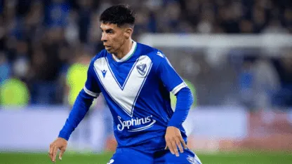 Tensa negociación: Vélez quiere el préstamo de un jugador de River, que solo acepta venderlo